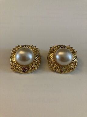 Gold-Tone Pearl Cluster Clip Earrings - Unbranded